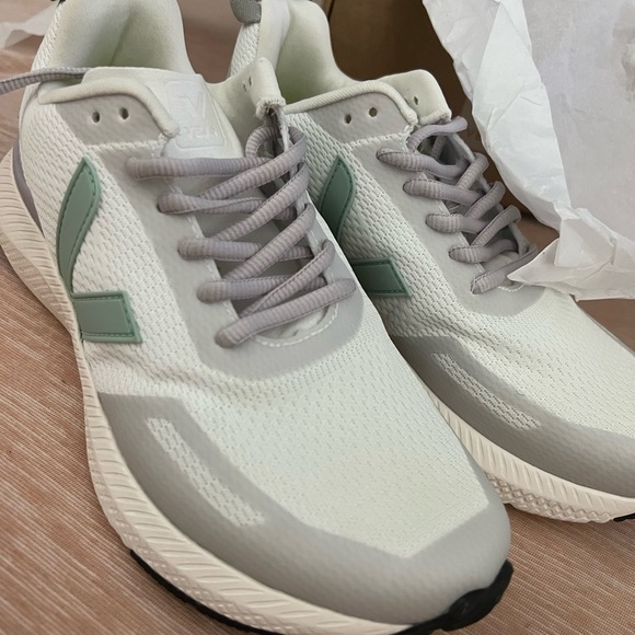 NEW IN BOX Veja Impala Engineered Mesh in Eggshell Matcha - Picture 4 of 15